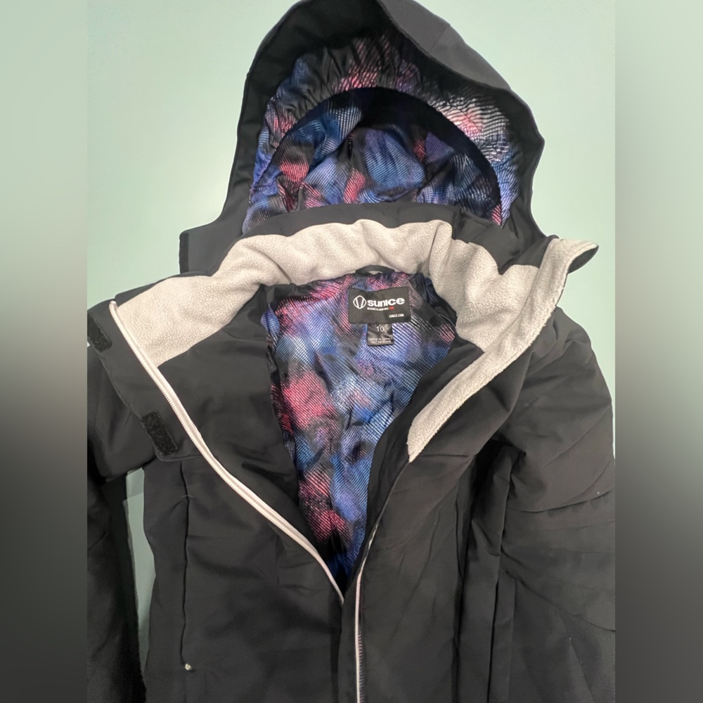 Sunice Black Ski Jacket with Multicolor Interior